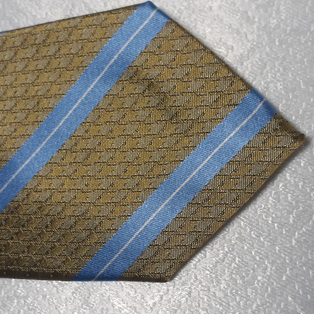 Van Heusen Men Silk Tie Blue Stripes Geometric Pattern Vintage